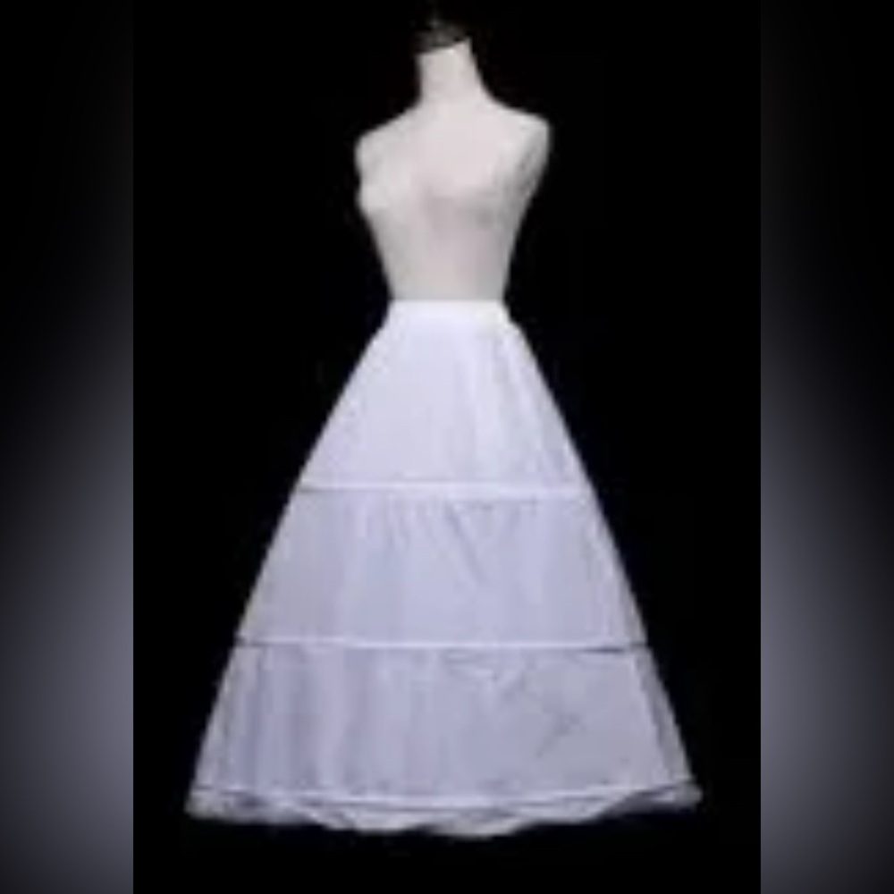 Elegant White Bridal Petticoat - Picture 2 of 7